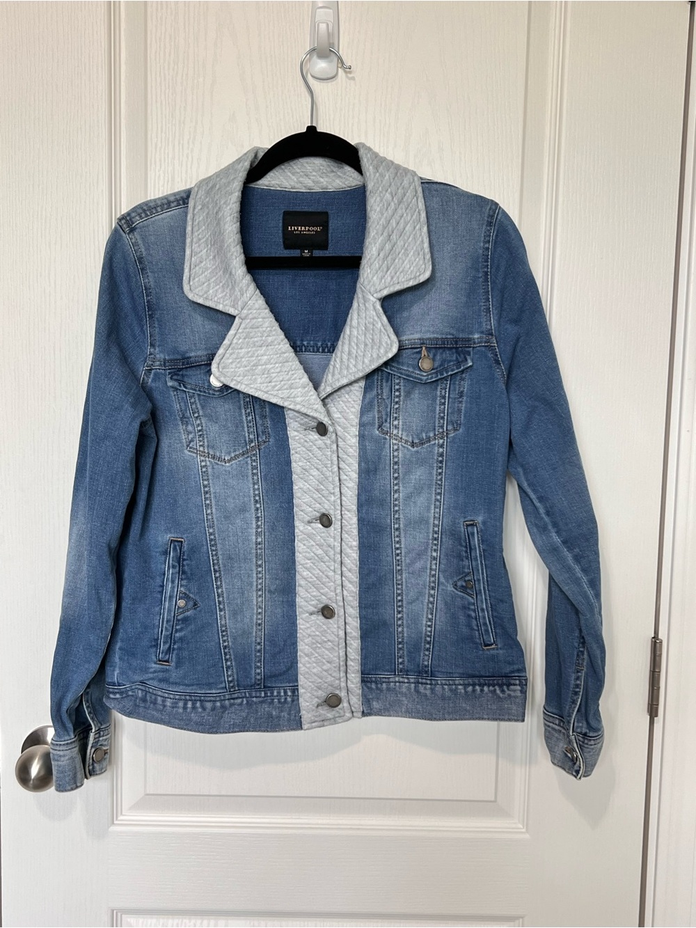 Liverpool Women’s Jean Jacket Blue Light Gray Quilted Trim Denim Size Medium